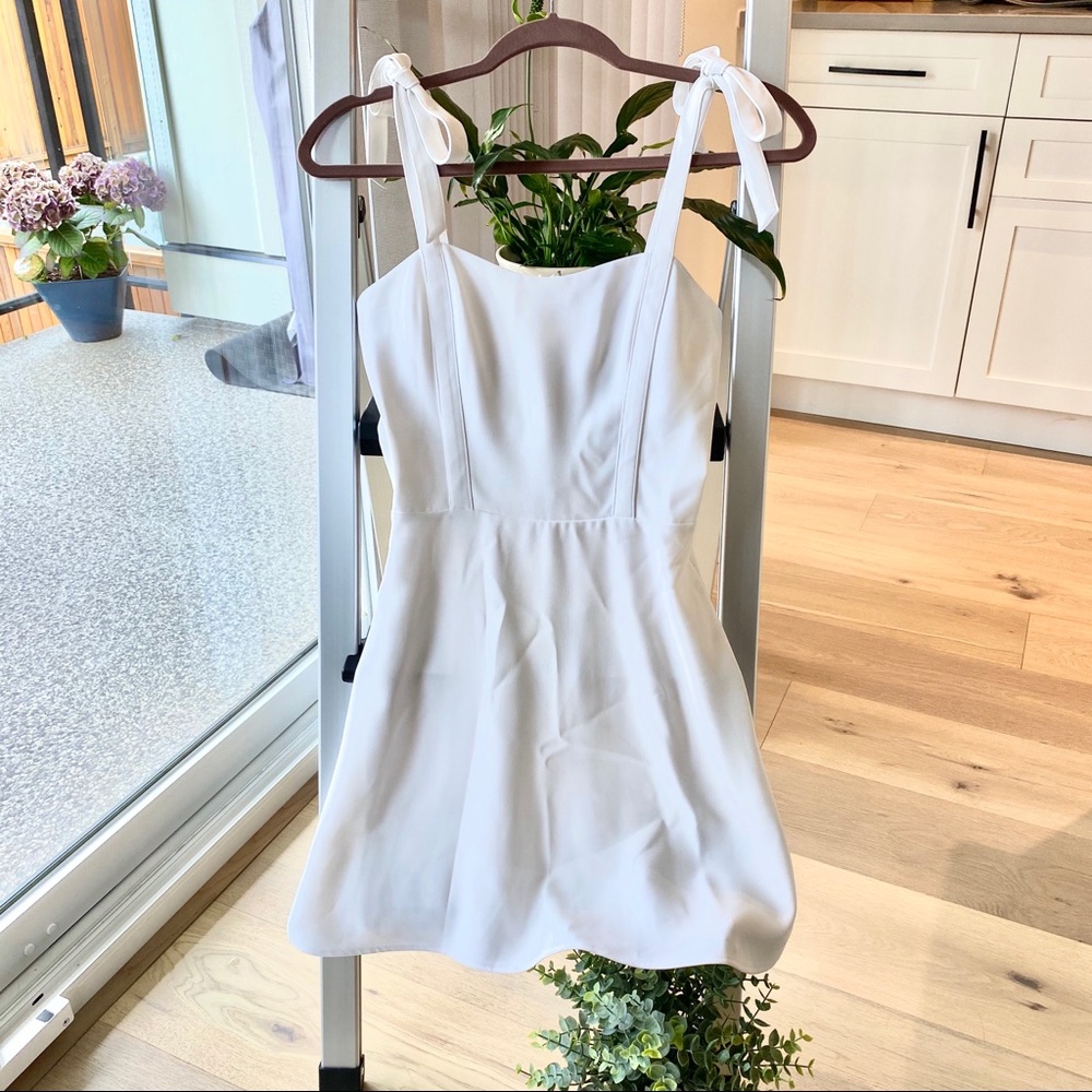 Aritzia Sunday Best Weller dress in WHITE size 00